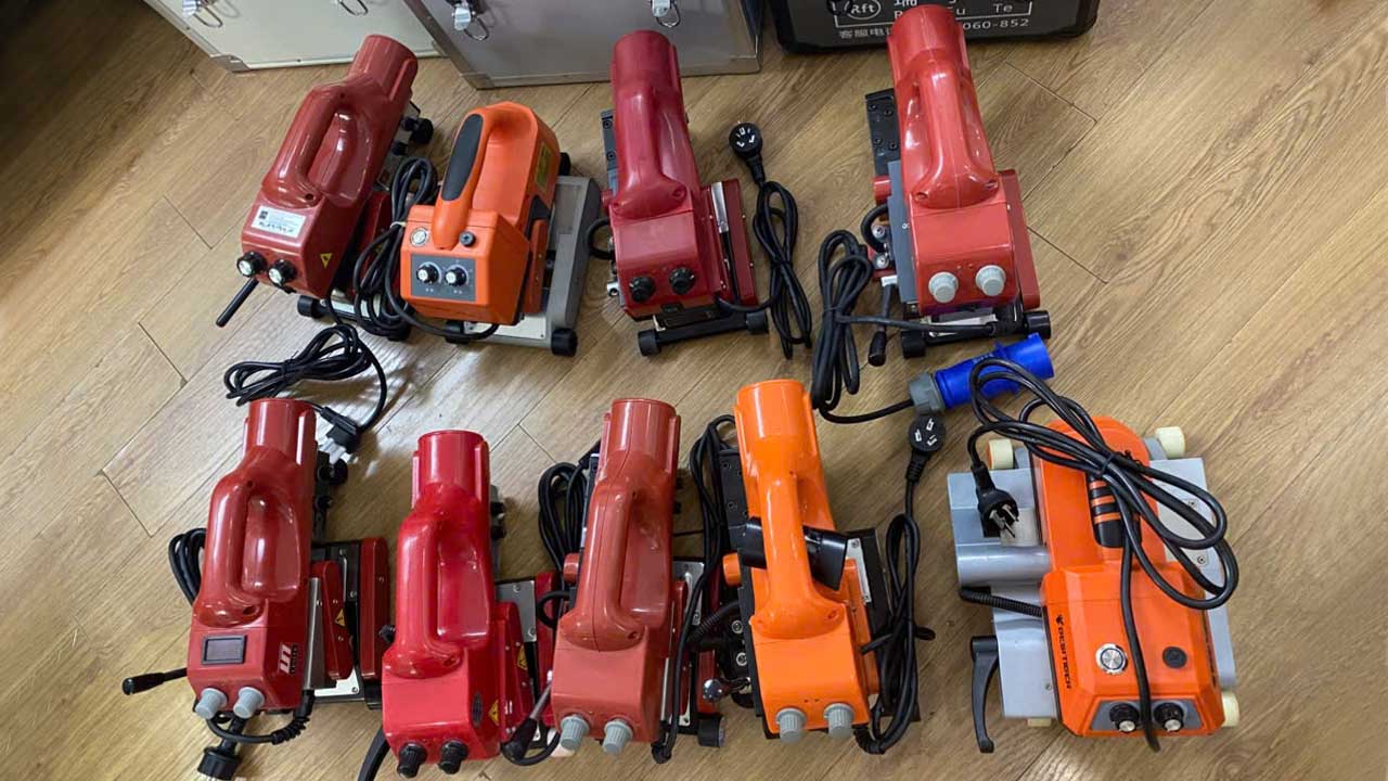 M&aacute;y h&agrave;n &eacute;p bạt nhựa b&ograve; chạy tự động