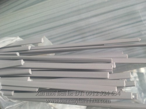 Que h&agrave;n nhựa PP PVC dạng tam gi&aacute;c