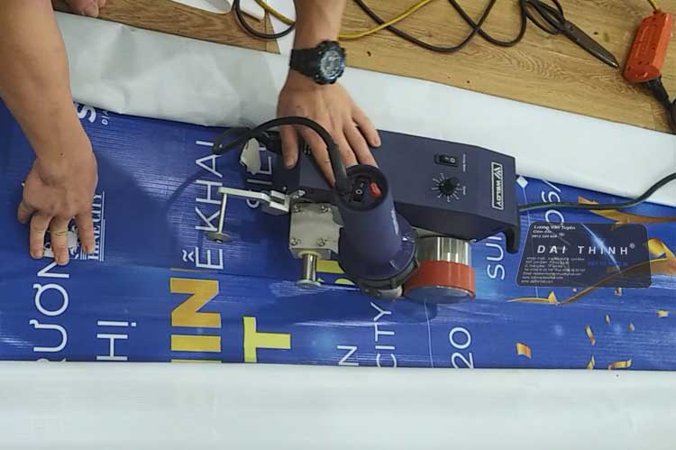 M&aacute;y h&agrave;n bạt biển quảng c&aacute;o Weldy ETL chất lượng cao